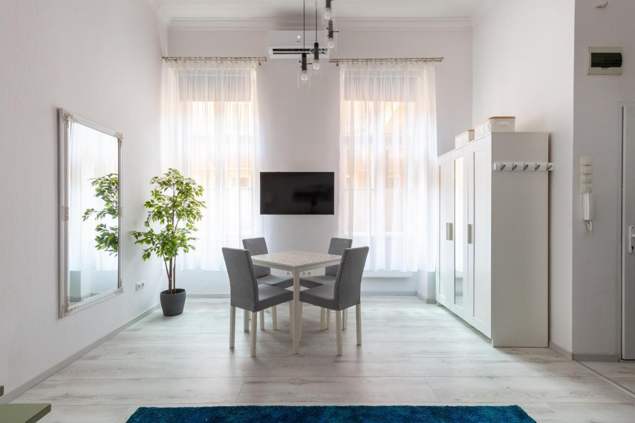 Standard Apartment By Hi5-Relax With Style Studio Budapest Bagian luar foto